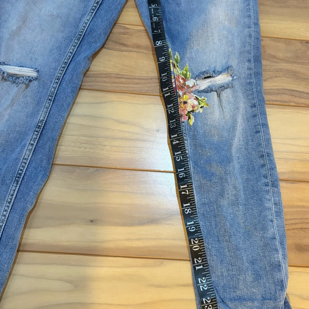 Zara Floral Embroidered cropped jeans - Picture 3 of 4